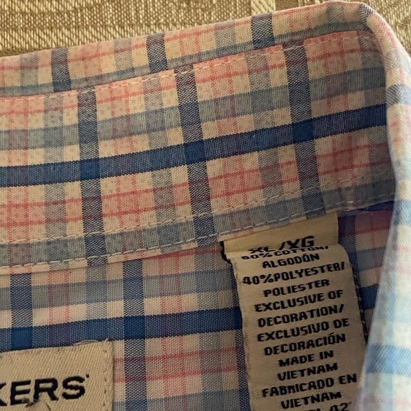 Dockers button down shirt for Men in size XL.  Cool summer plaid.  Looks great! - Picture 5 of 6